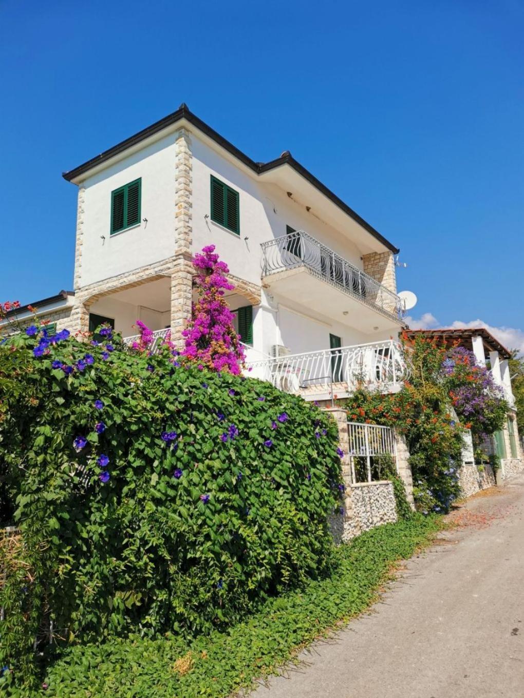 Apartments Srđan Vinisce Ngoại thất bức ảnh